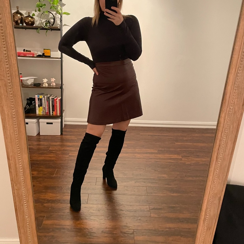 Reitmans - Burgundy Faux Leather Miniskirt - US6